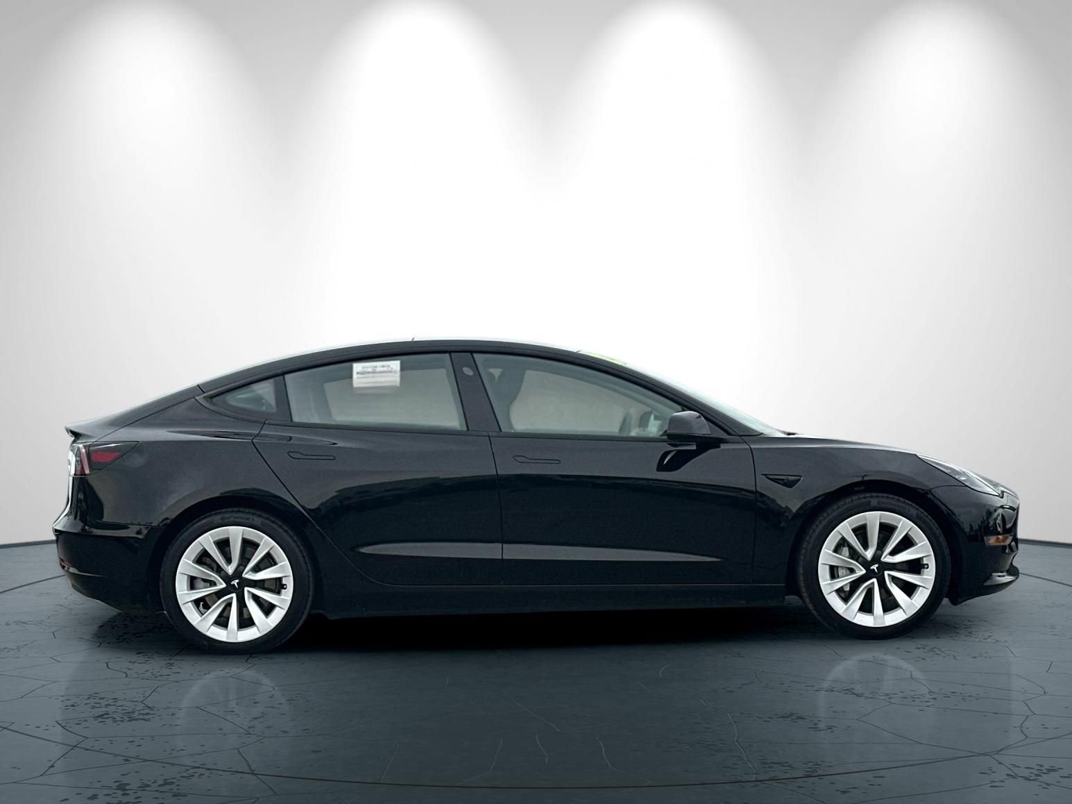 Used 2023 Tesla Model 3 Standard Range image 3