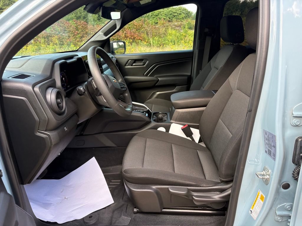 Used 2025 Chevrolet Colorado W/T w/ WT Custom Package RWD image 15