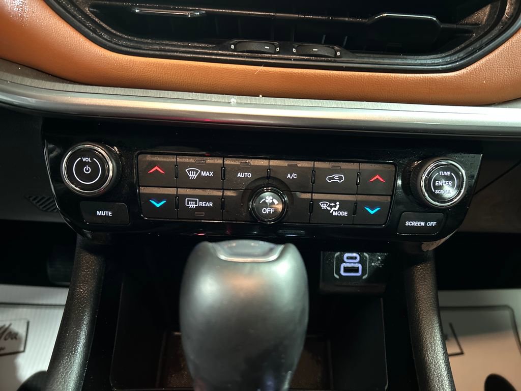 Used 2025 Jeep Compass Limited image 19