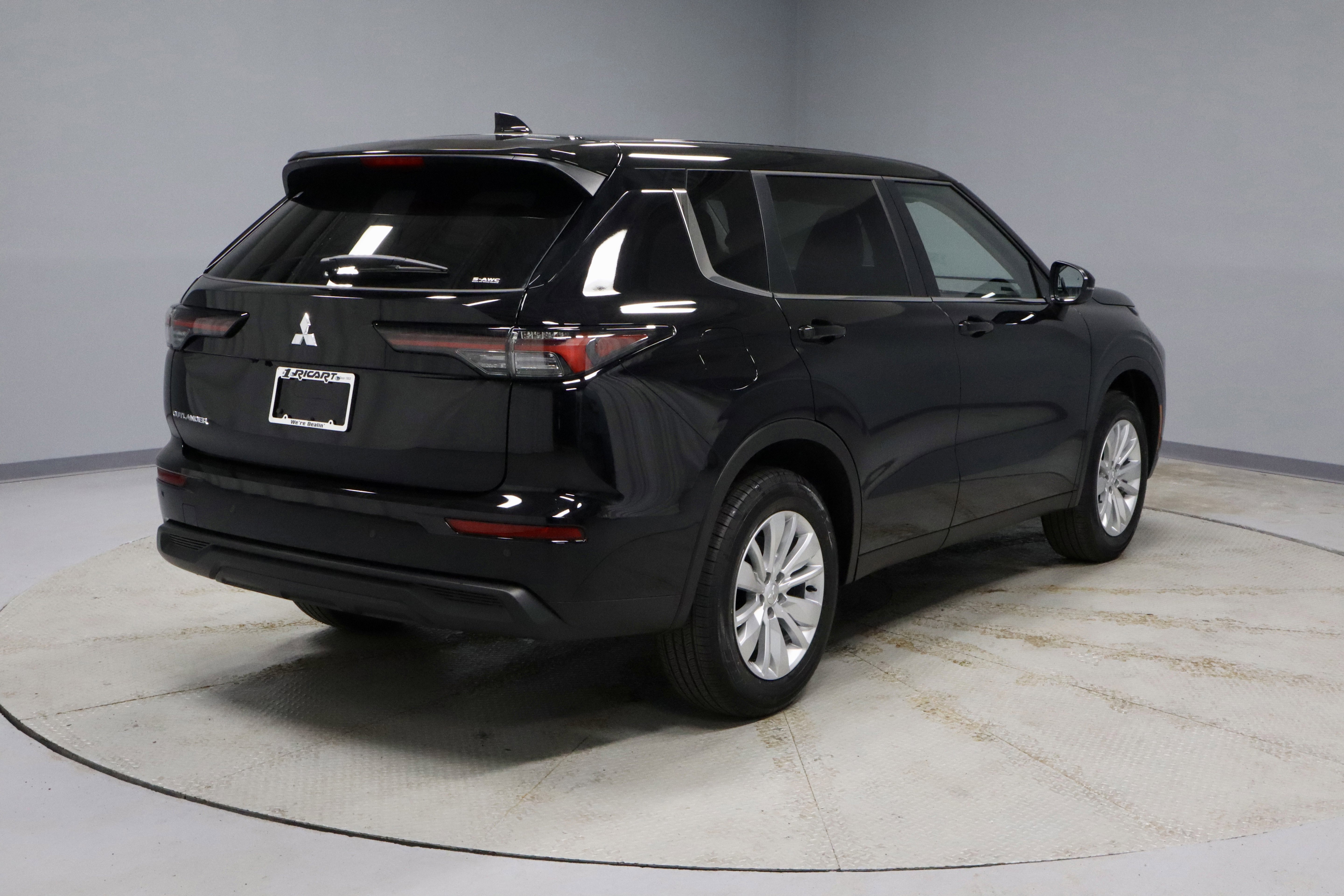 New 2026 Mitsubishi Outlander ES image 8