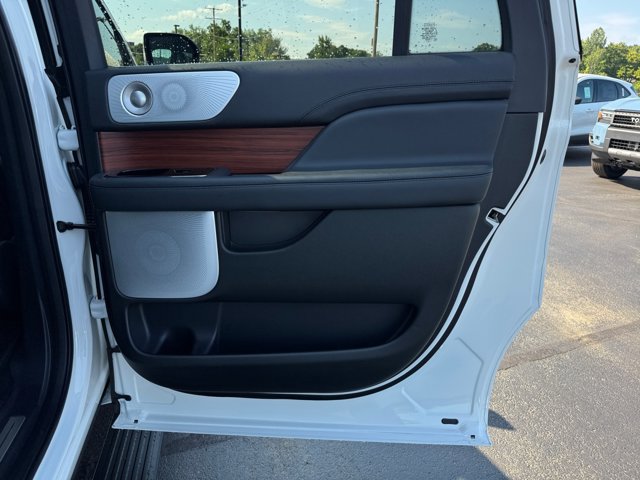 Used 2024 Lincoln Navigator L Reserve AWD/4WD image 26