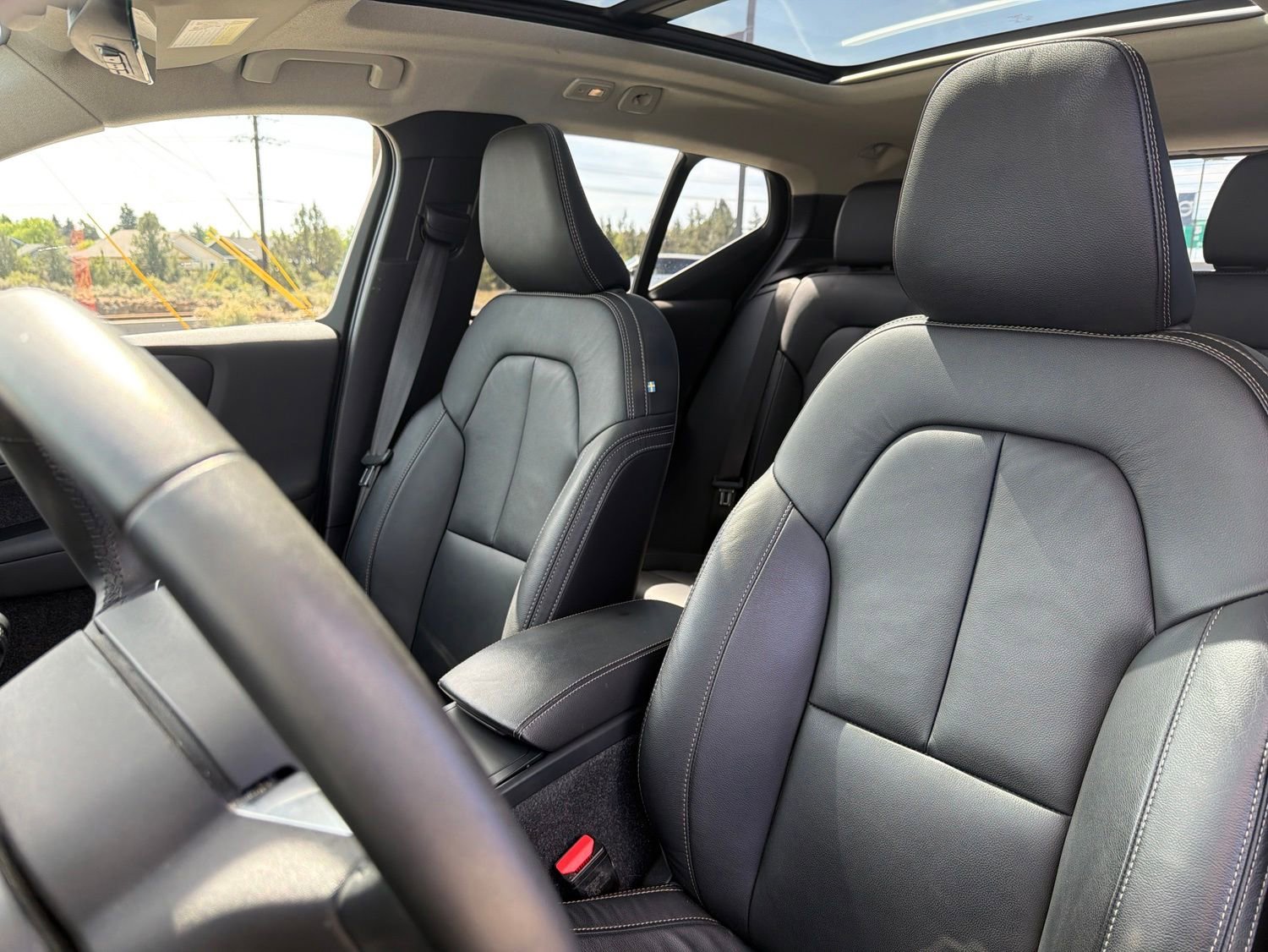 Used 2023 Volvo XC40 B5 Ultimate w/ Protection Package Premier AWD/4WD image 26