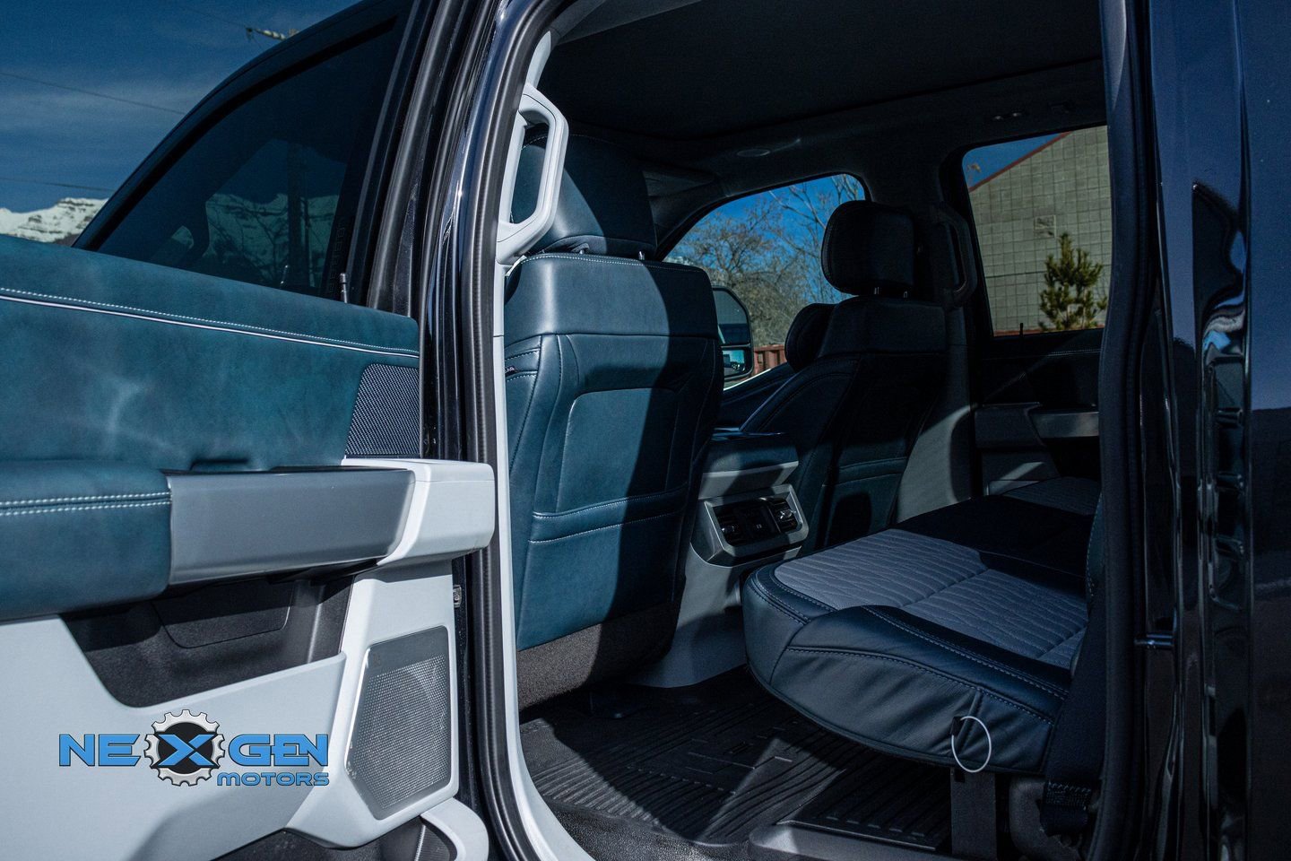 Used 2023 Ford F350 Limited w/ FX4 Off-Road Package image 23