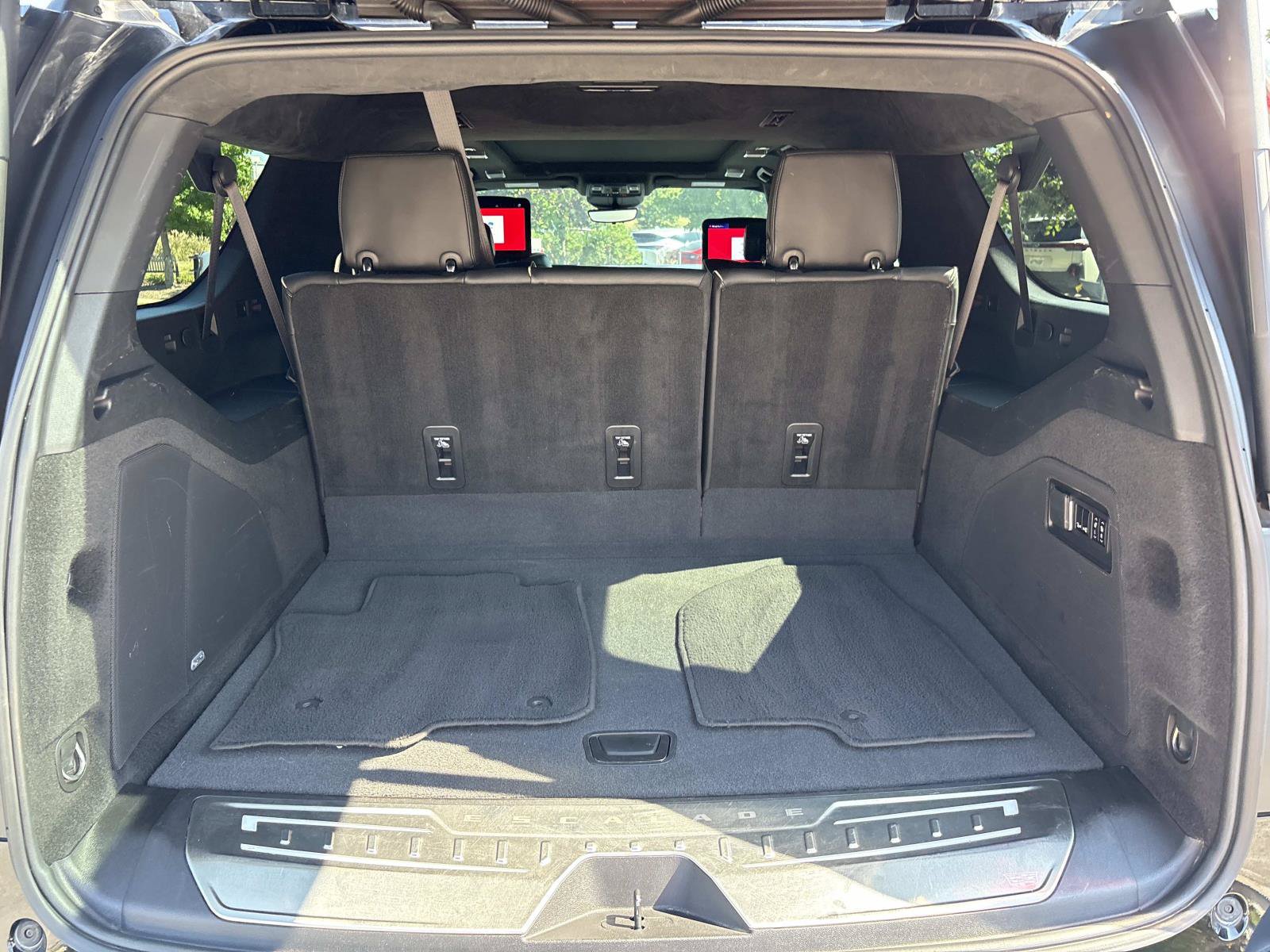 Used 2023 Cadillac Escalade ESV V AWD/4WD image 34