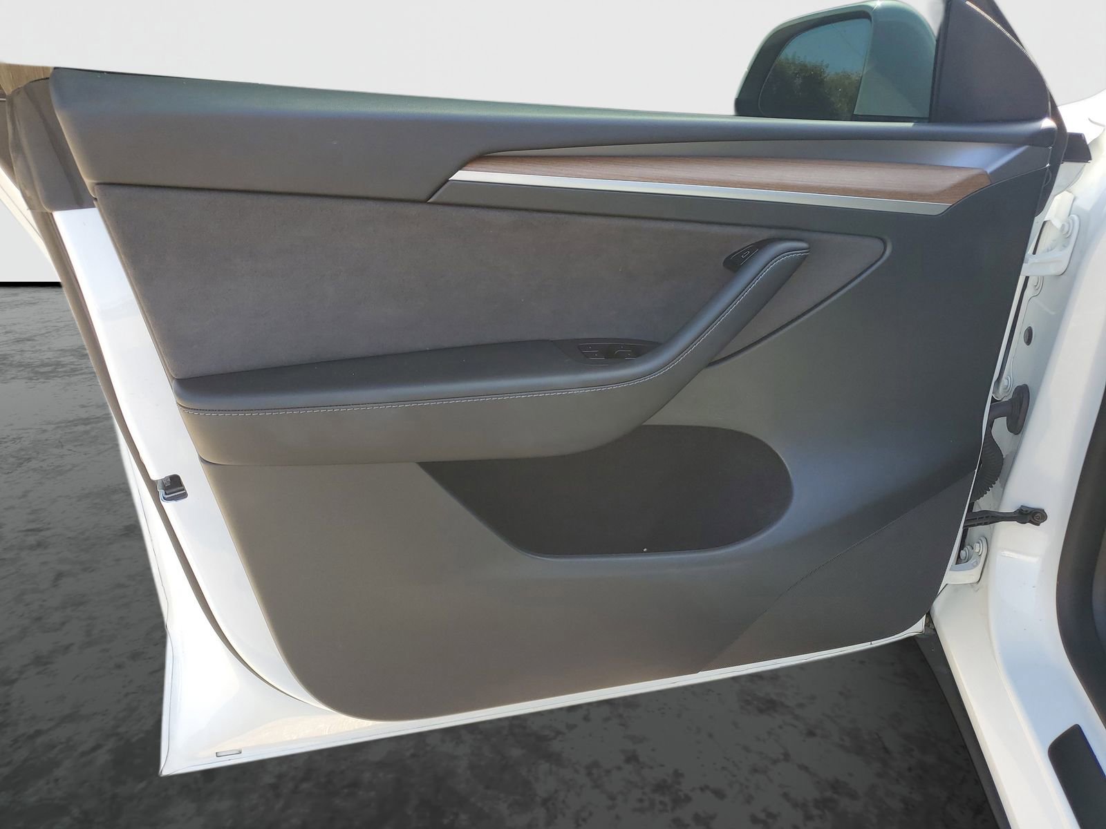 Used 2025 Tesla Model Y Long Range image 21