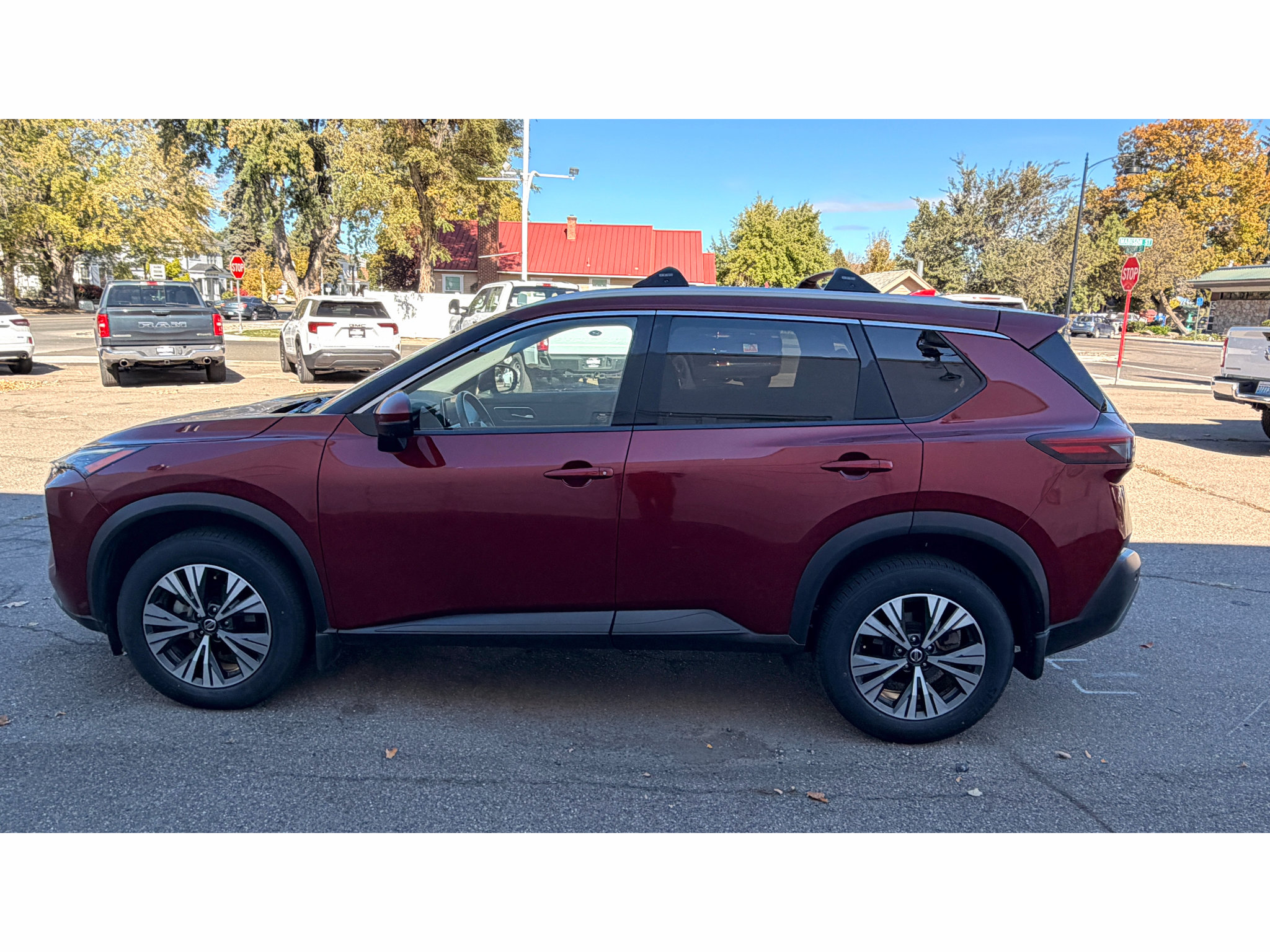 Used 2021 Nissan Rogue SV w/ Premium Package AWD/4WD image 4