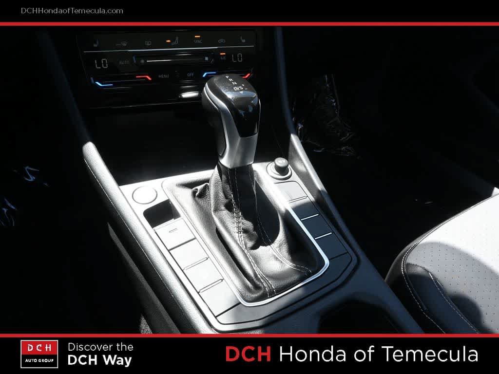 Used 2025 Volkswagen Jetta SE FWD image 11