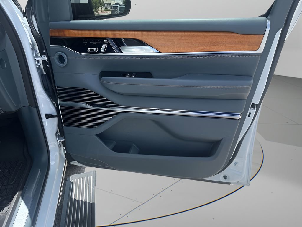 Used 2022 Jeep Grand Wagoneer Series III w/ Rear Seat Video Group 1 image 38