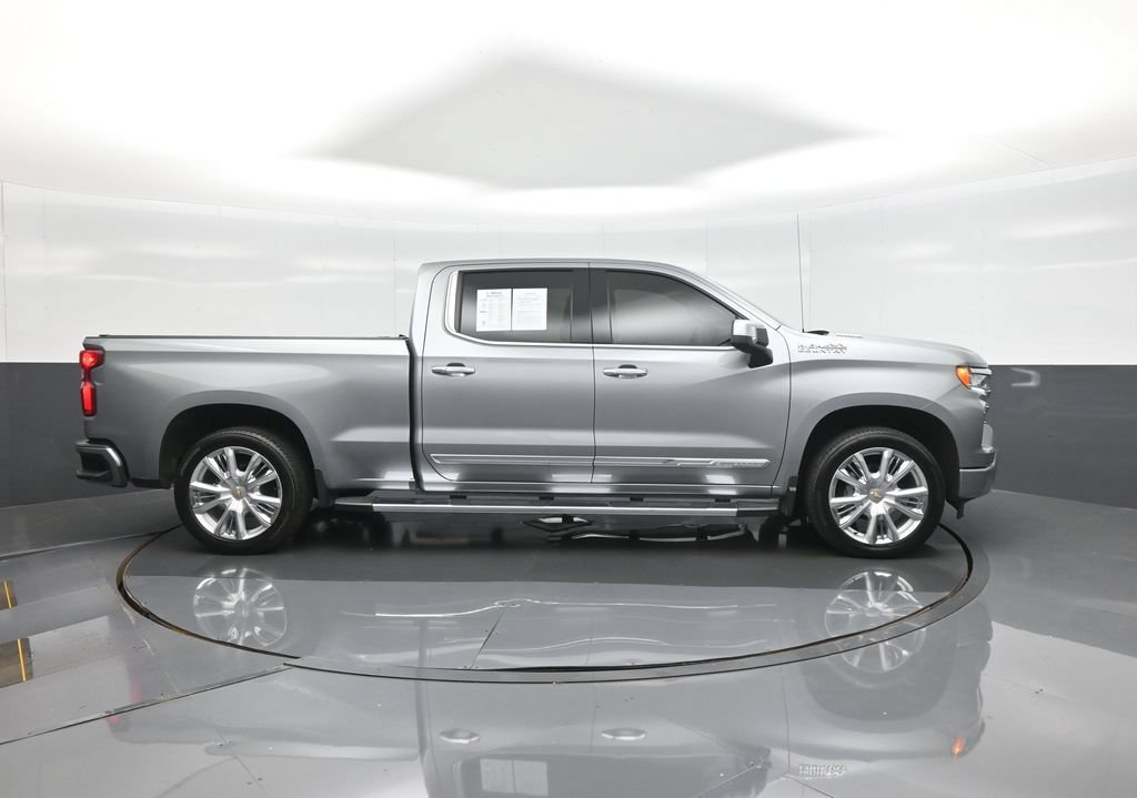Used 2025 Chevrolet Silverado 1500 High Country w/ High Country Premium Package AWD/4WD image 8