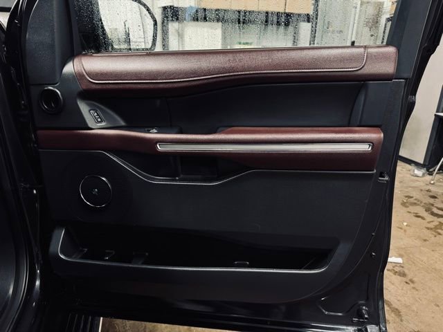 Used 2024 Ford Expedition Limited image 19