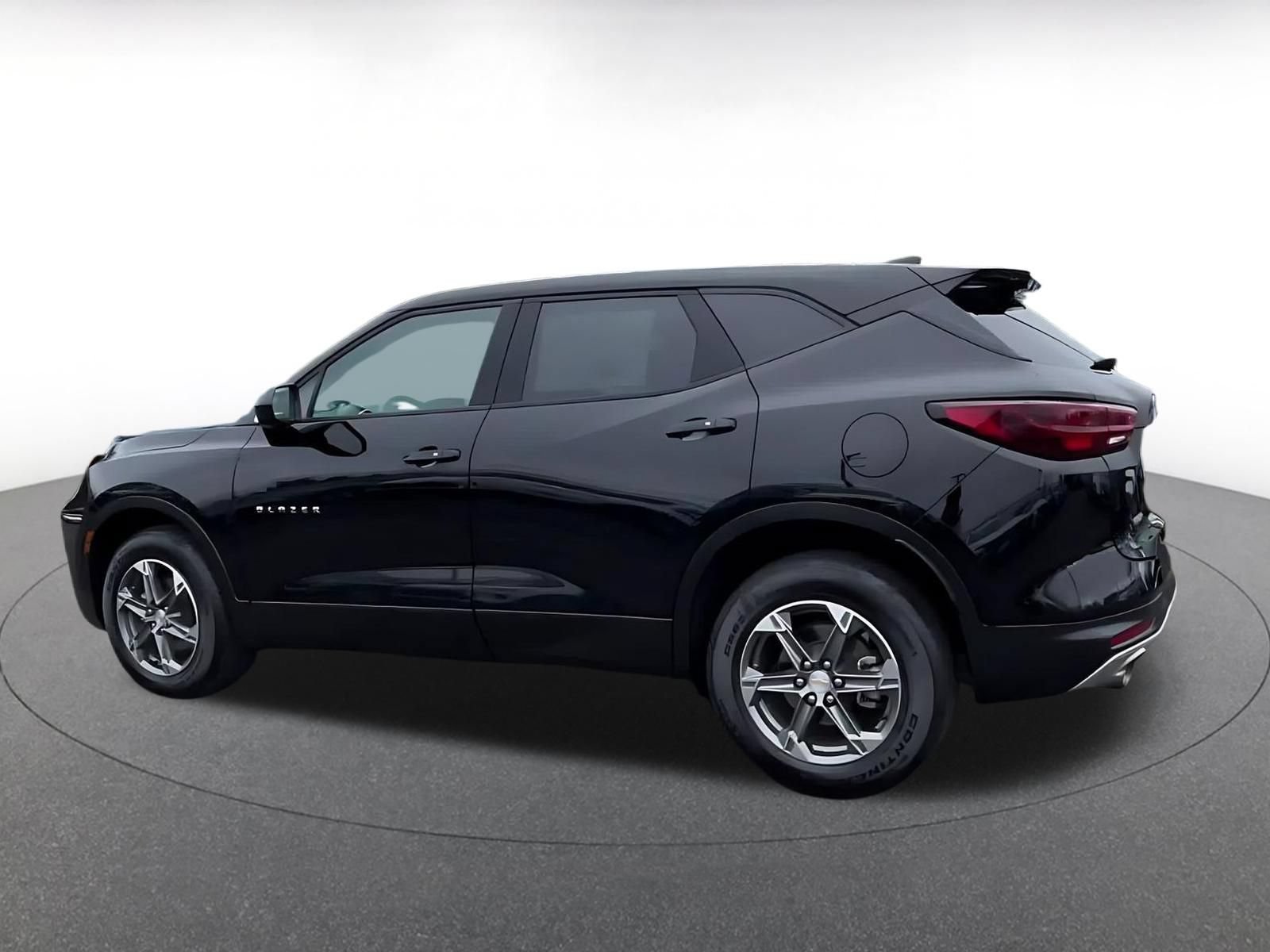 Used 2025 Chevrolet Blazer LT FWD image 9