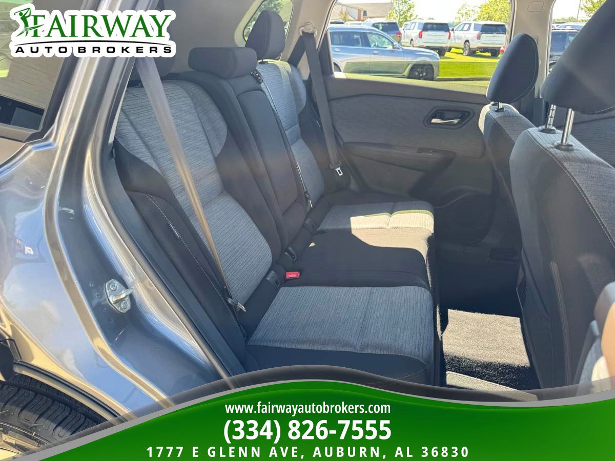 Used 2023 Nissan Rogue SV FWD image 13