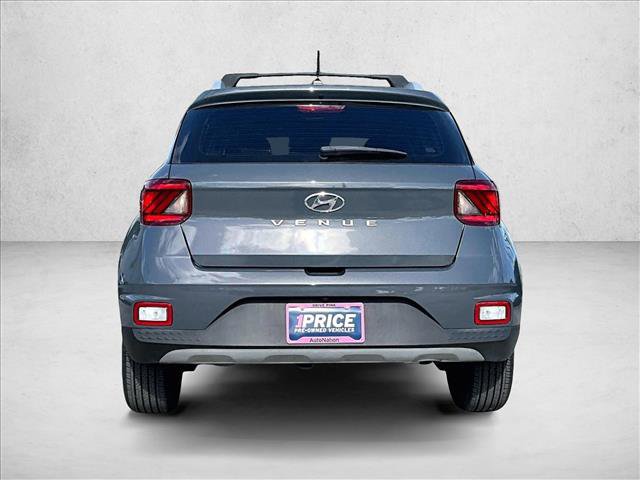Used 2024 Hyundai Venue SEL FWD image 4