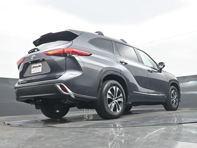 Used 2023 Toyota Highlander XLE AWD/4WD image 30