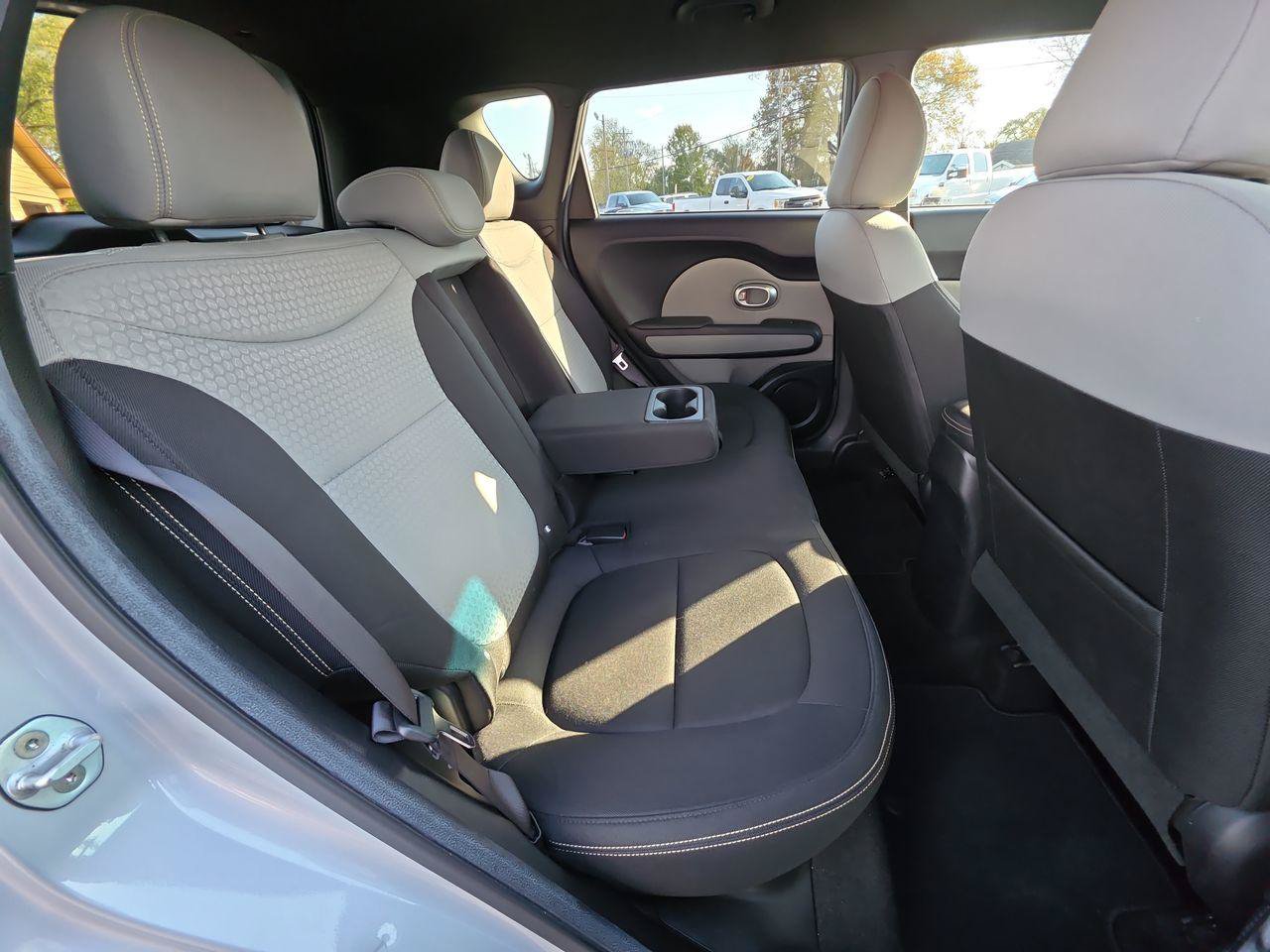 Used 2016 Kia Soul + FWD image 7