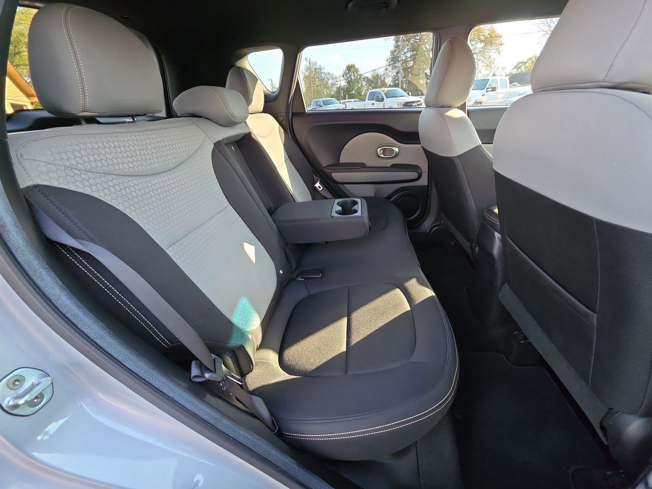 Used 2016 Kia Soul + FWD image 7