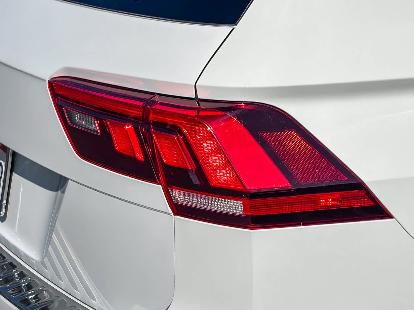 Used 2021 Volkswagen Tiguan SE R-Line image 15