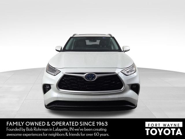 Used 2021 Toyota Highlander XLE AWD/4WD image 3