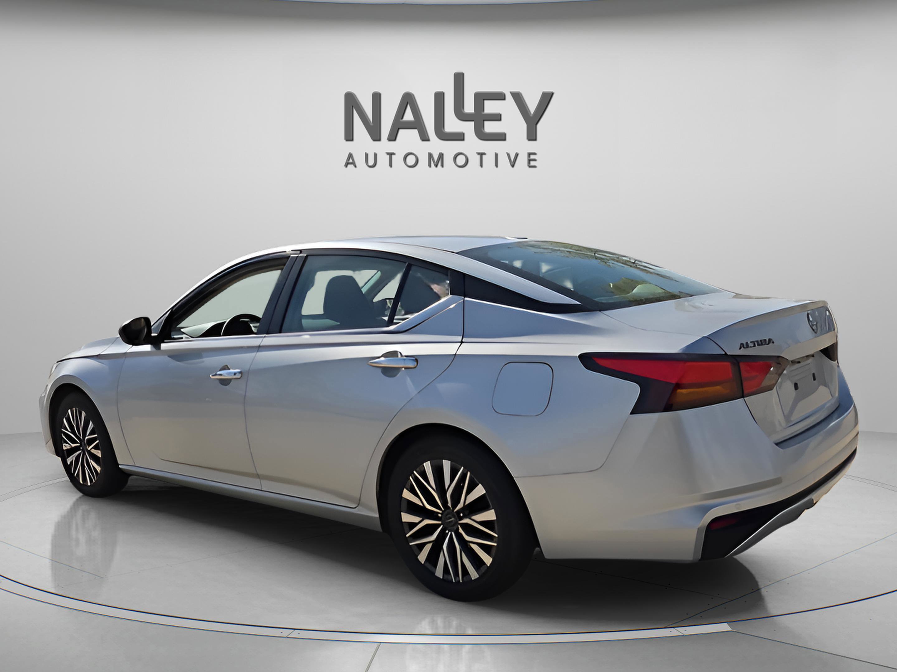 Used 2024 Nissan Altima 2.5 SV image 3