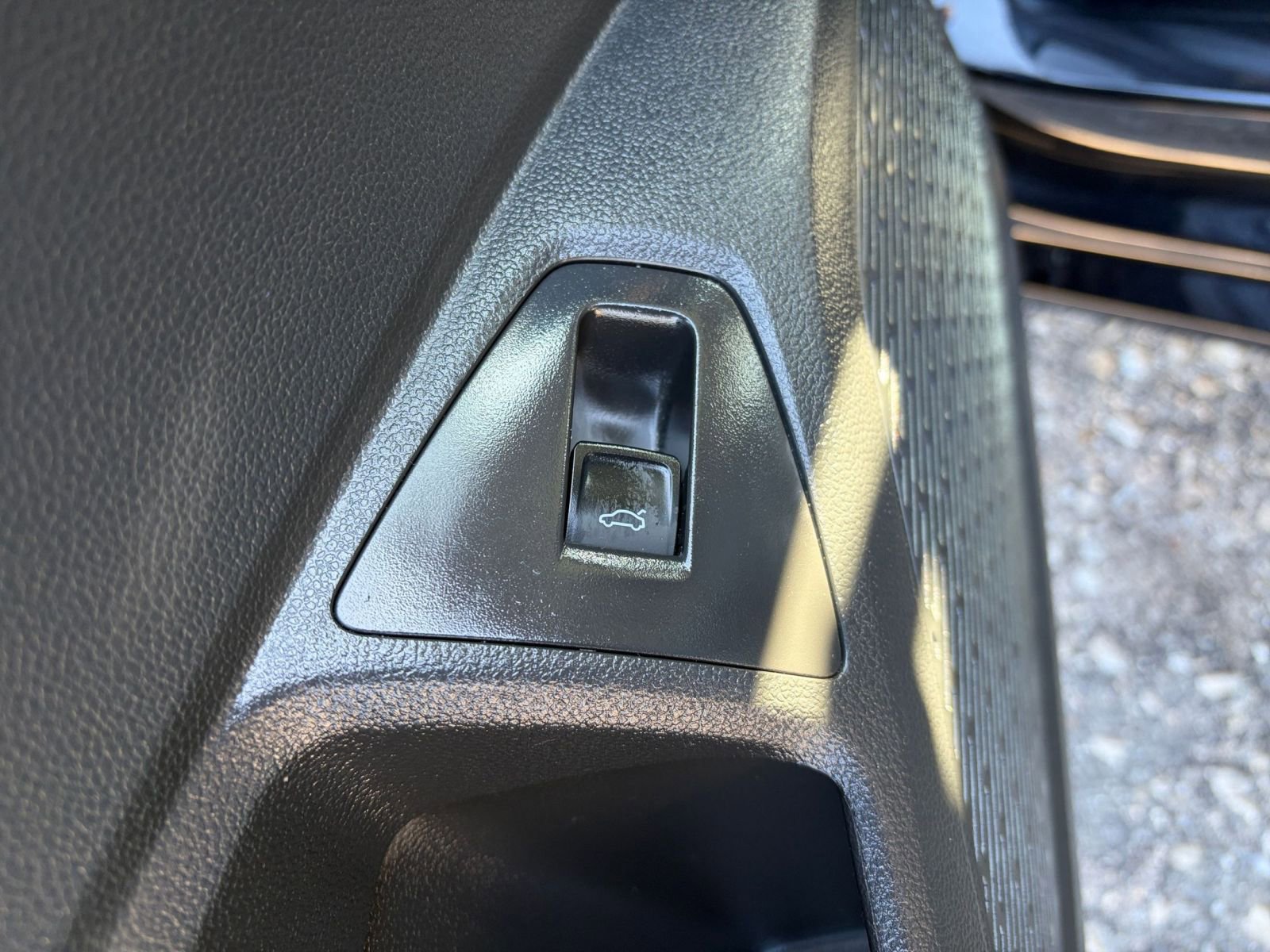 Used 2025 Volkswagen Jetta SE image 29