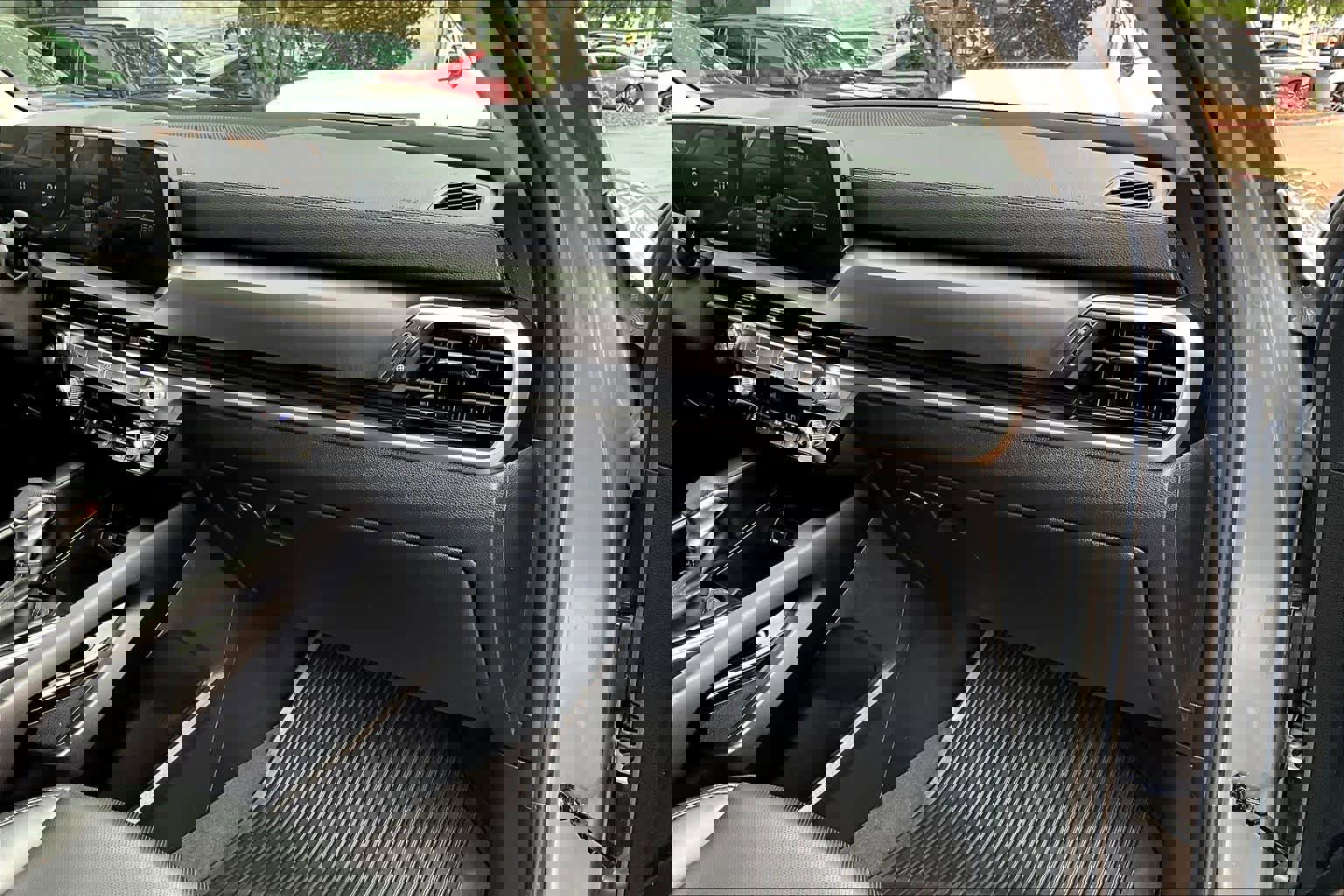 Used 2024 Kia Telluride LX image 17