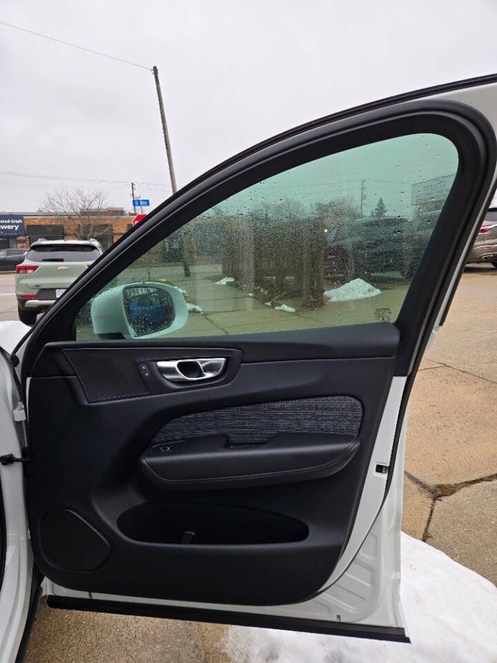 Used 2023 Volvo XC60 B5 Core image 36