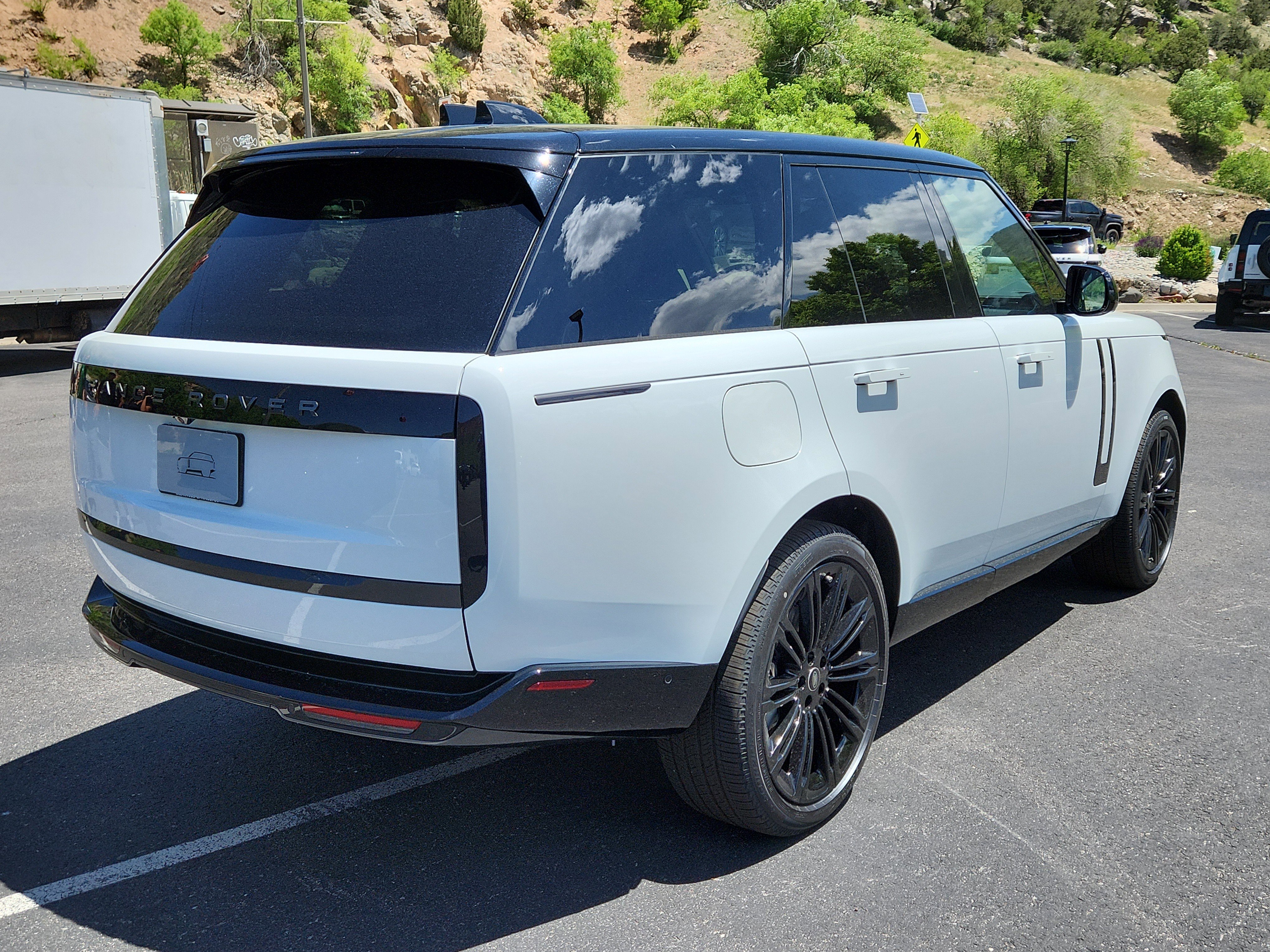 New 2025 Land Rover Range Rover SE image 3