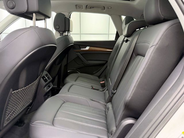 Used 2023 Audi Q5 2.0T Premium w/ Convenience Package AWD/4WD image 12