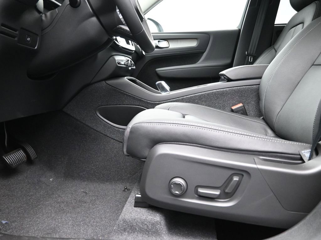 New 2025 Volvo XC40 B5 Plus w/ Climate Package image 21