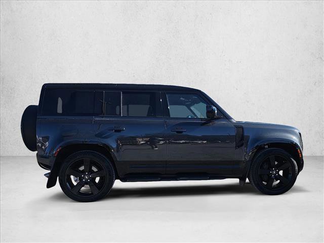 Used 2025 Land Rover Defender 110 X-Dynamic SE image 4