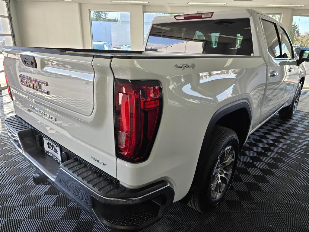 Used 2025 GMC Sierra 1500 SLT image 3