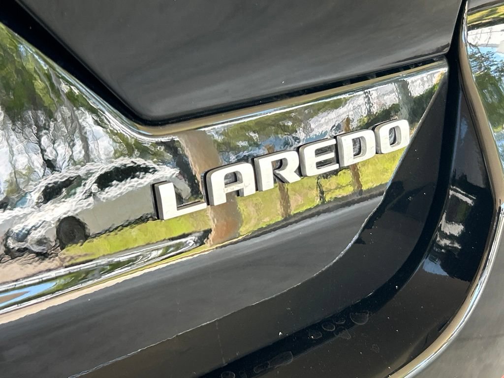 Used 2025 Jeep Grand Cherokee Laredo AWD/4WD image 18