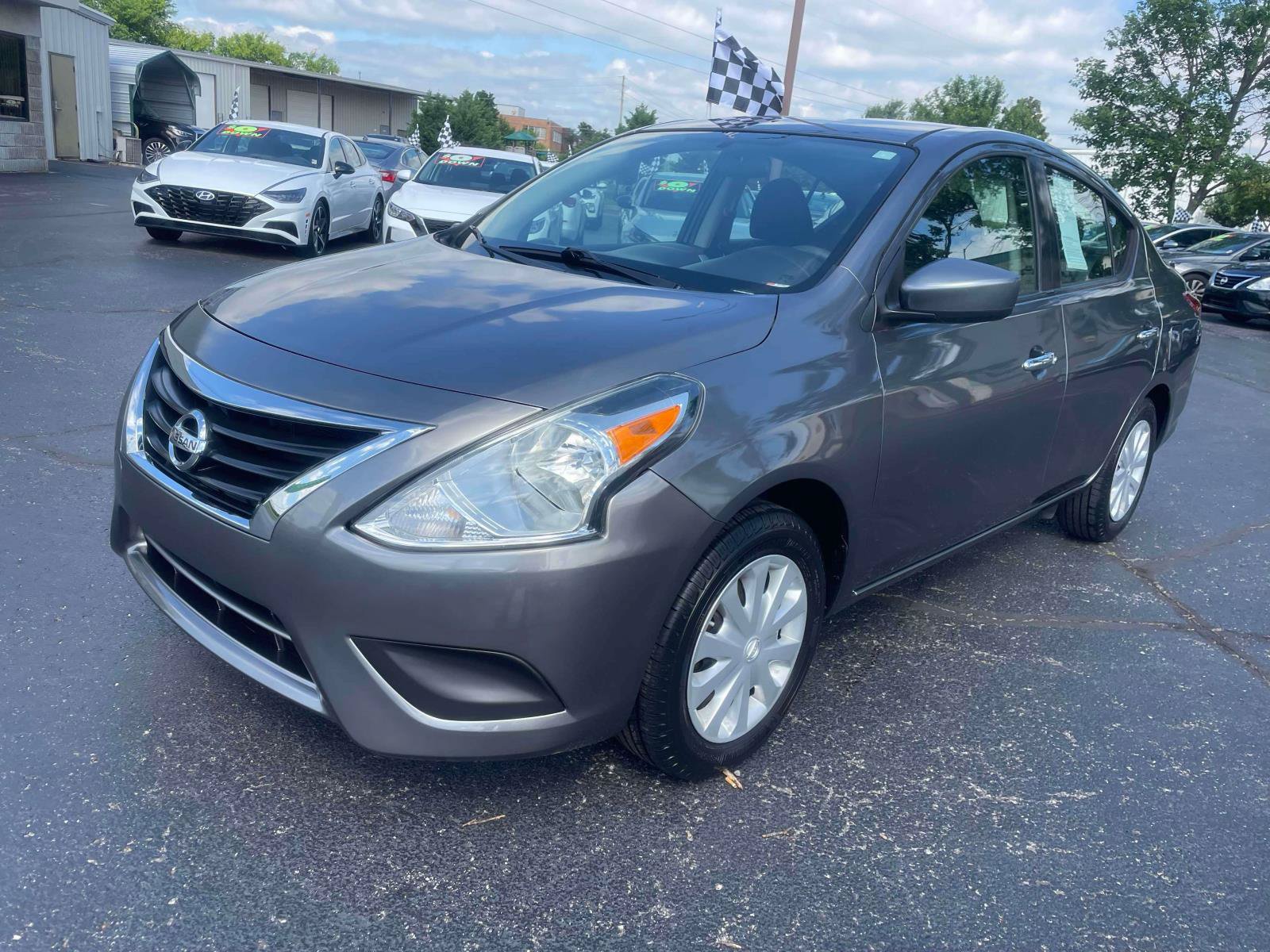 Used 2017 Nissan Versa SV FWD image 2
