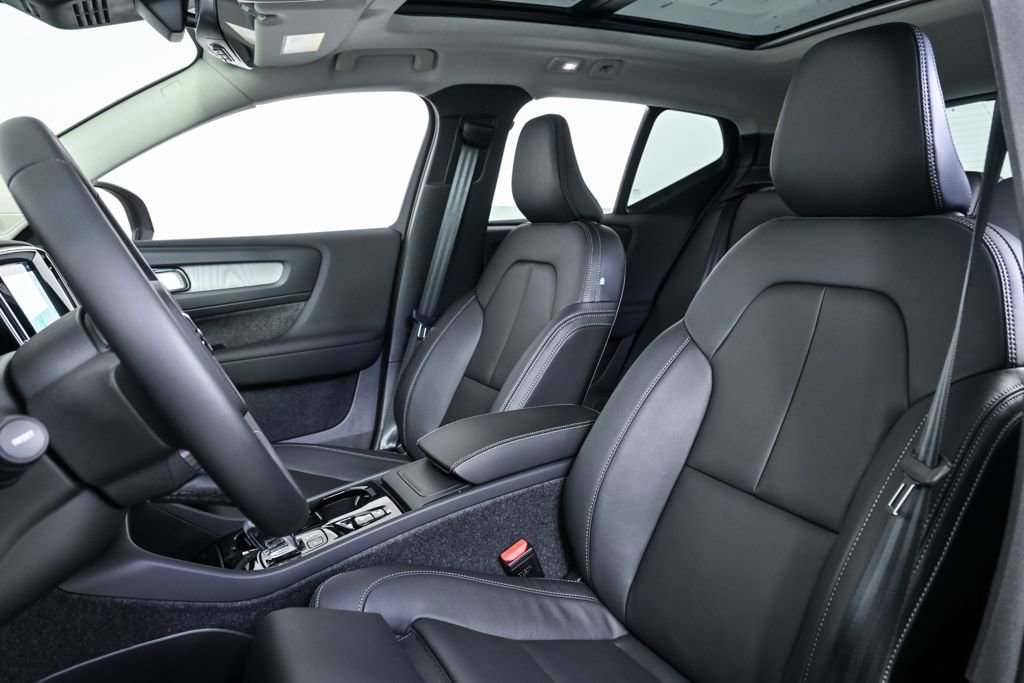 New 2026 Volvo XC40 B4 Plus w/ Protection Package Premier image 5