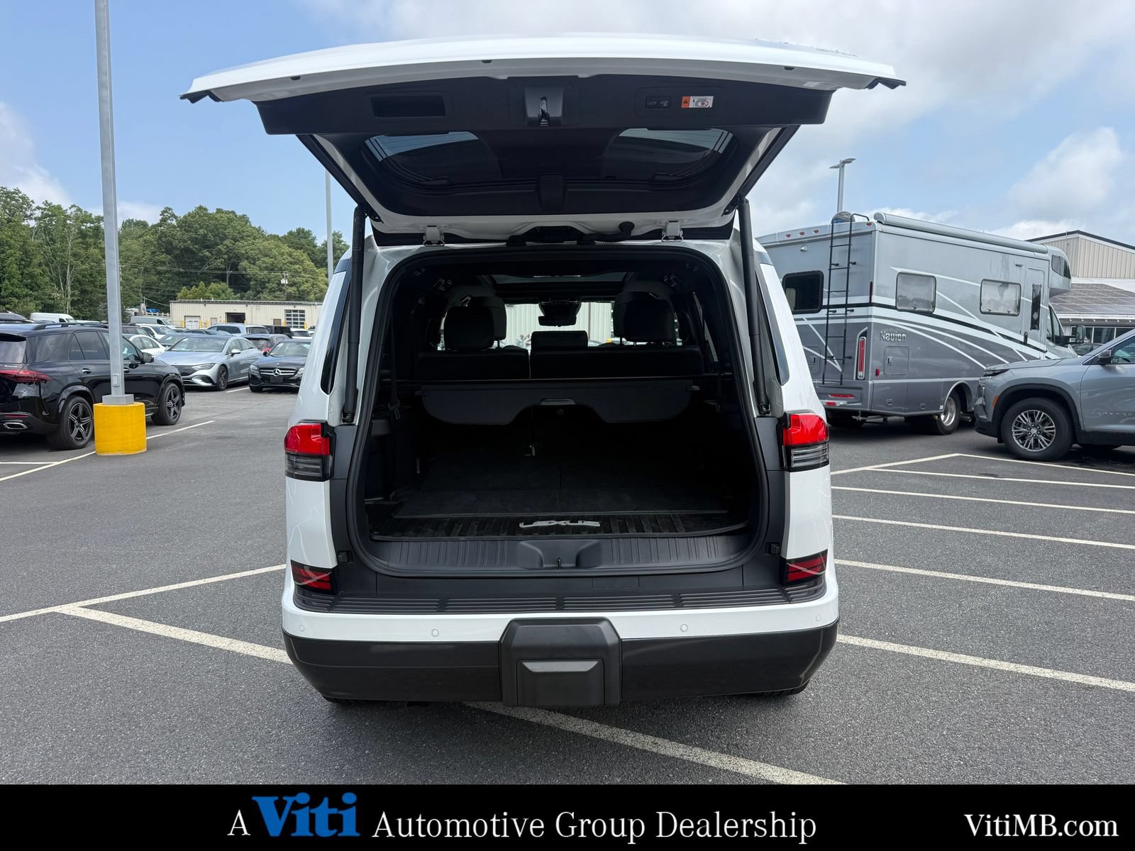 Used 2024 Lexus GX 550 w/ Accessory Package (2T) AWD/4WD image 23