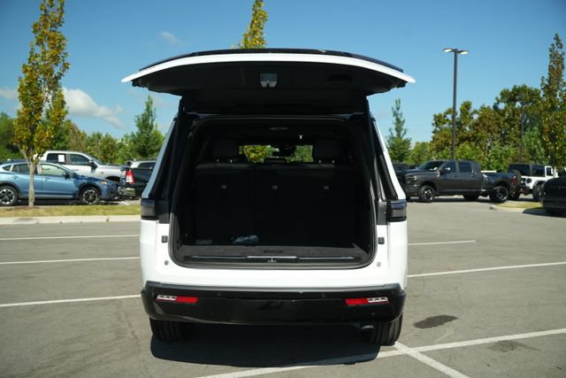 New 2026 Jeep Grand Wagoneer Summit AWD/4WD image 16
