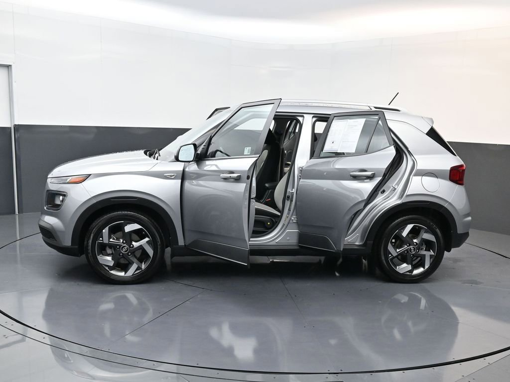 Certified 2025 Hyundai Venue SEL image 33