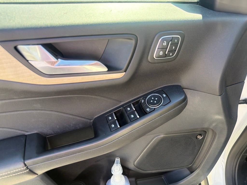 Used 2022 Ford Escape Titanium w/ Titanium Elite Package AWD/4WD image 14