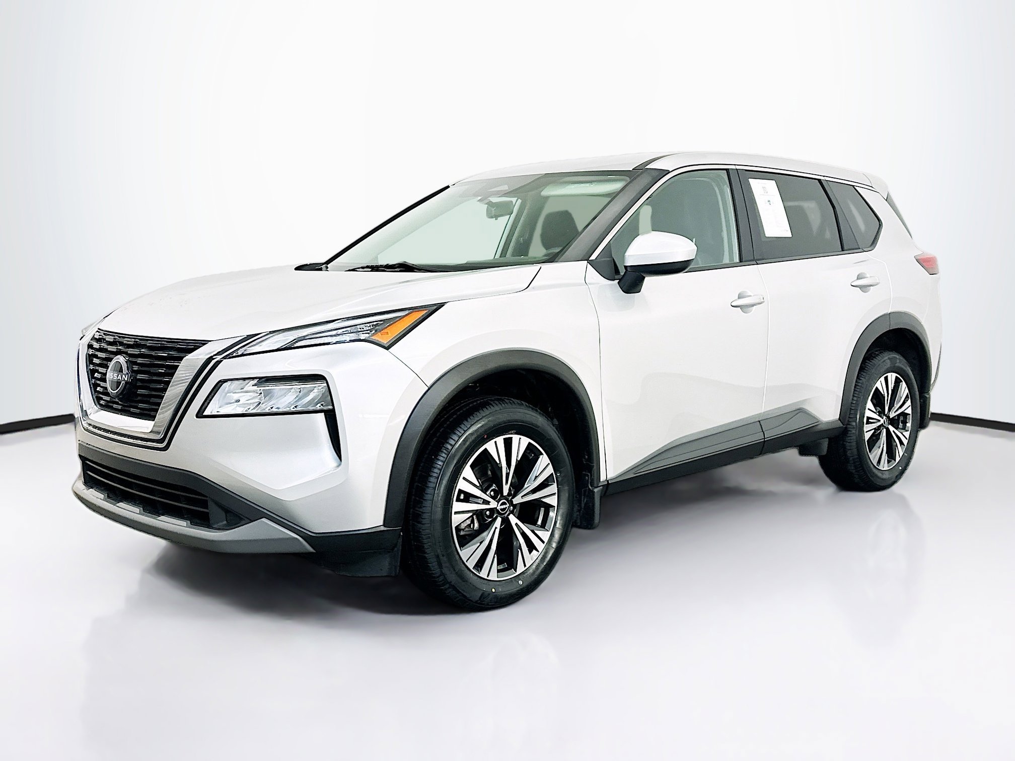 Used 2023 Nissan Rogue SV image 3