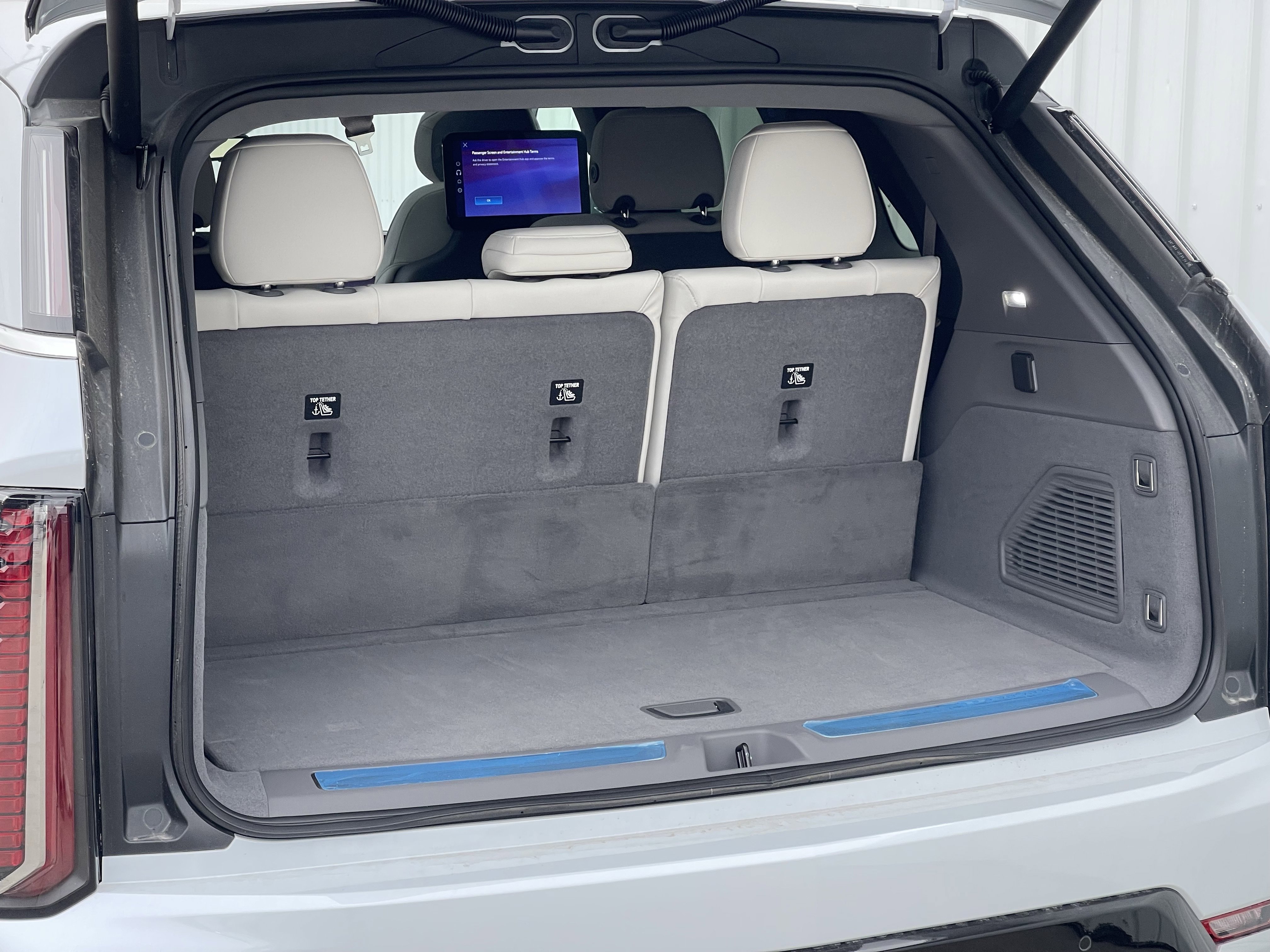 New 2026 Cadillac Escalade IQ Luxury 1 w/ LPO, Radiant Package image 23