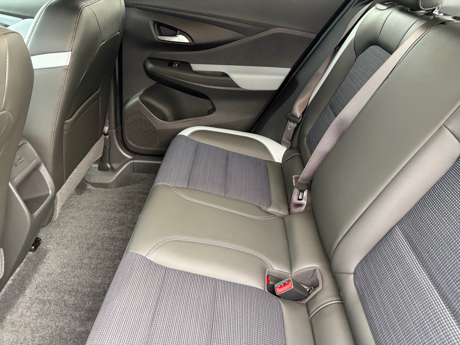 Used 2024 Buick Envista Sport Touring w/ Convenience I Package FWD image 13