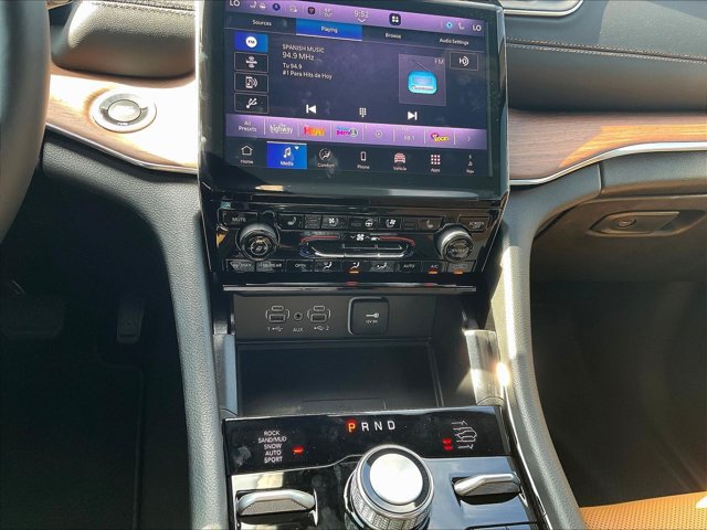 New 2025 Jeep Grand Cherokee Summit w/ Obsidian Package AWD/4WD image 23