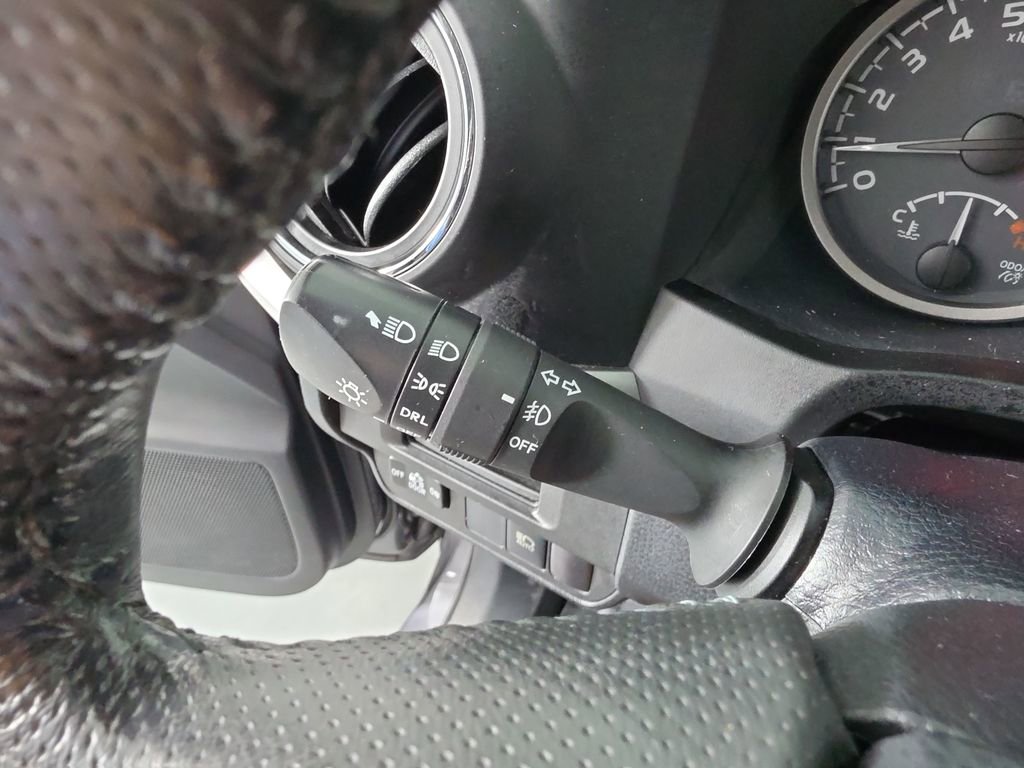 Used 2019 Toyota Tacoma SR5 RWD image 17