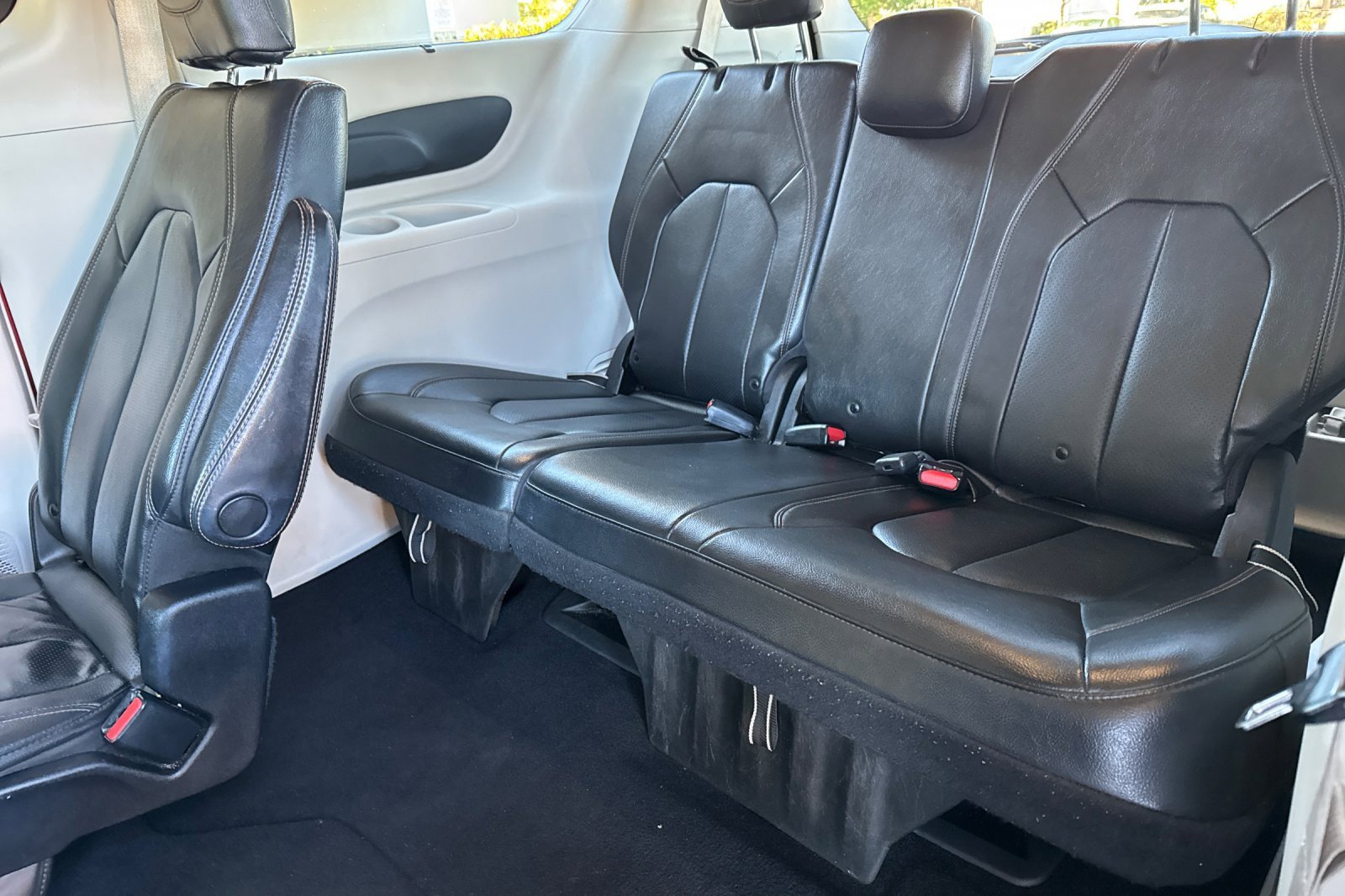 Used 2020 Chrysler Pacifica Touring-L w/ Tire & Wheel Group image 14