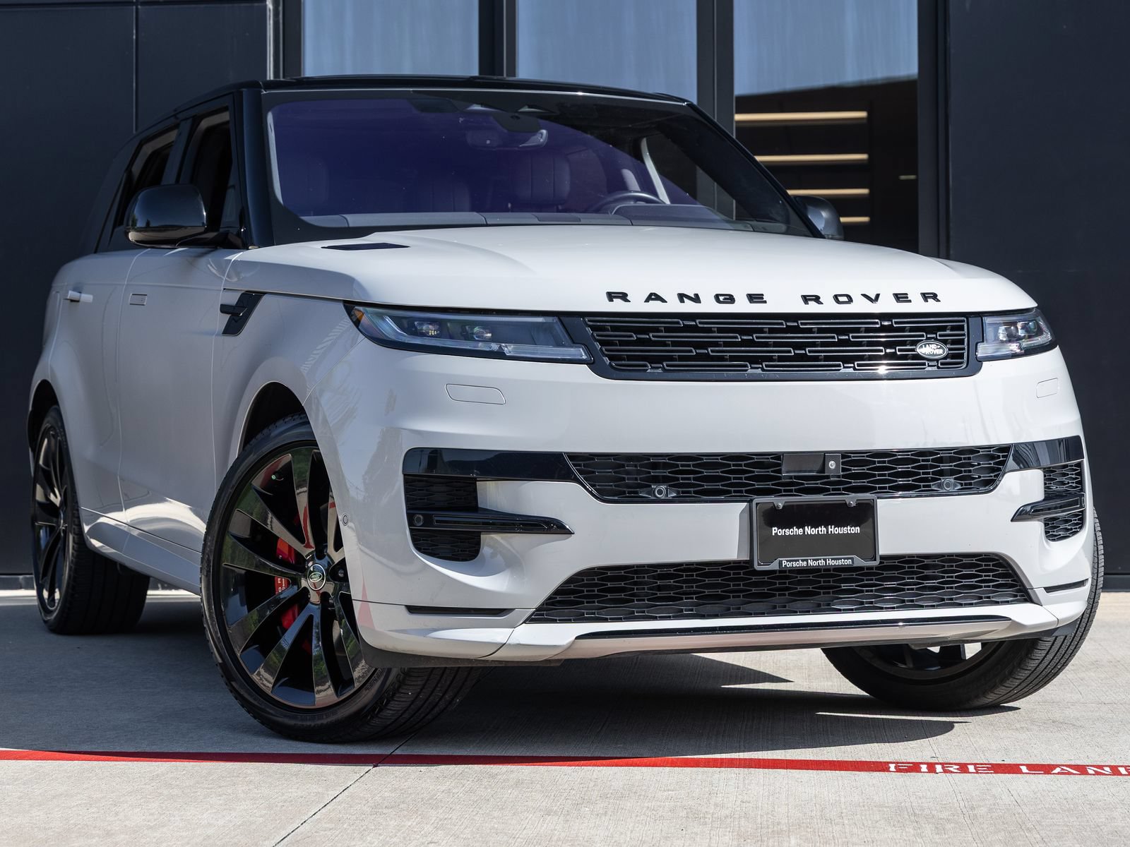 Used 2023 Land Rover Range Rover Sport SE Dynamic AWD/4WD image 2