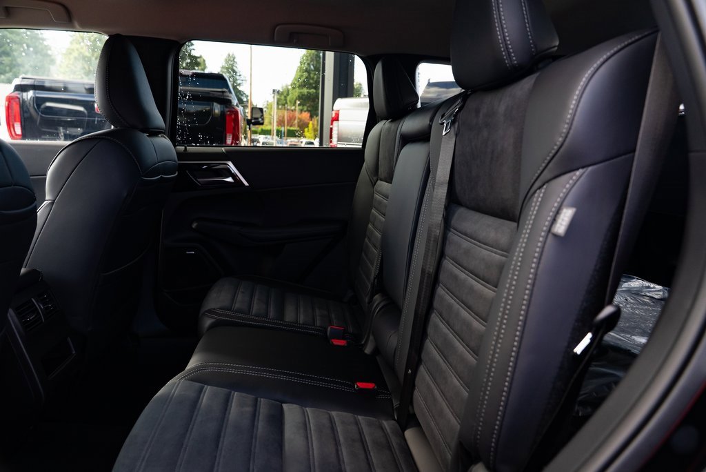 New 2025 Mitsubishi Outlander SE image 20