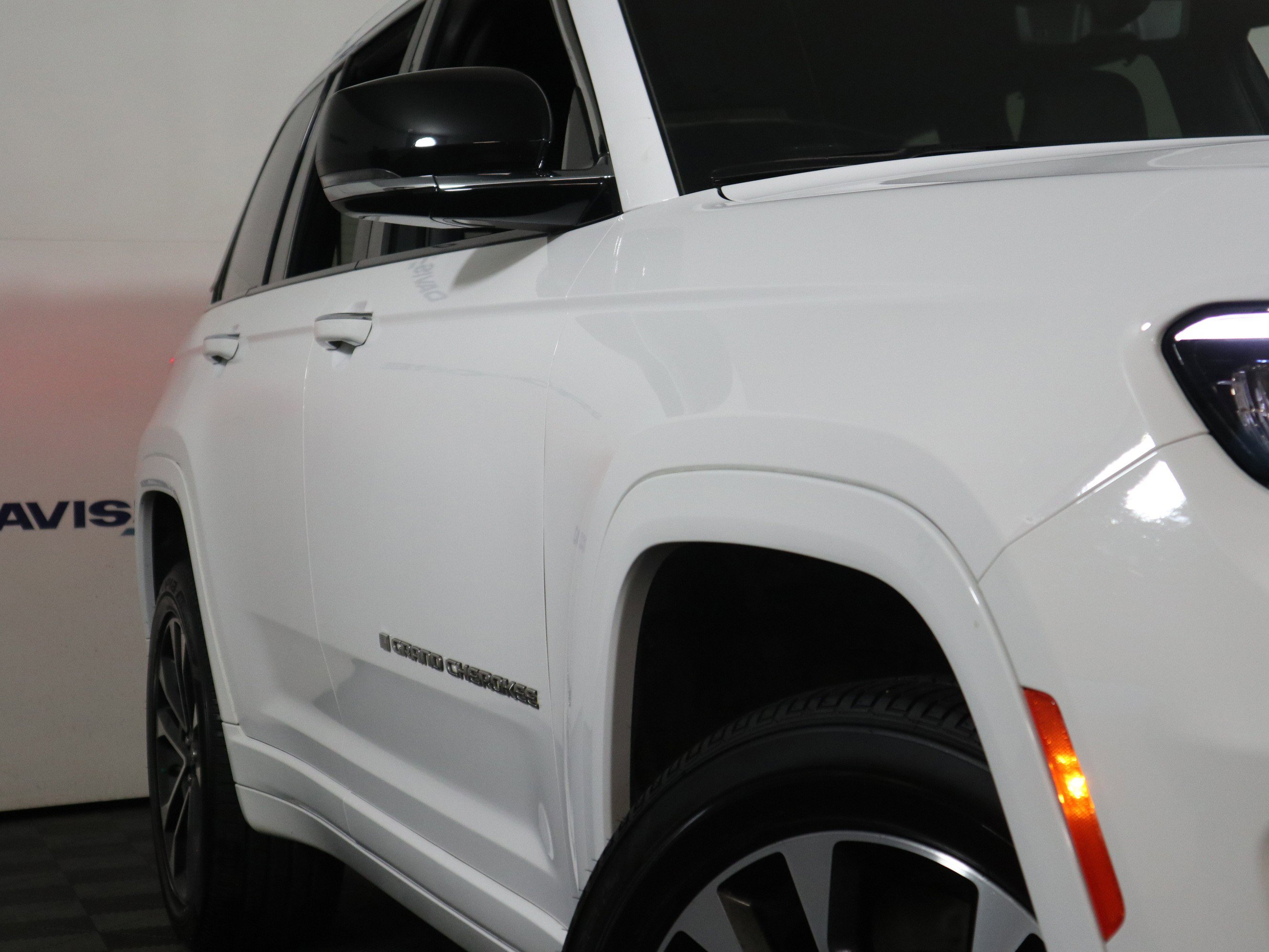 Used 2022 Jeep Grand Cherokee Overland w/ Luxury Tech Group IV image 3