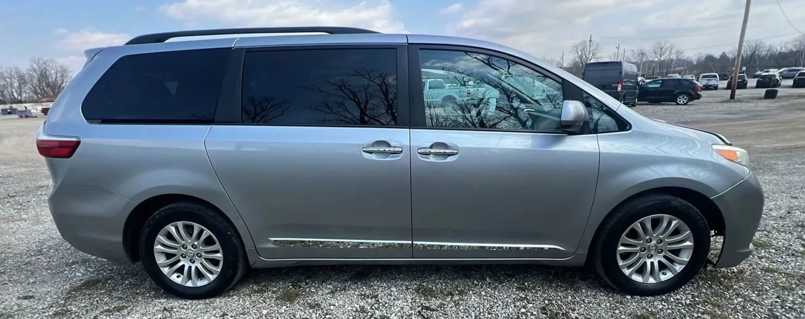 Used 2017 Toyota Sienna XLE w/ XLE Navigation Package image 5