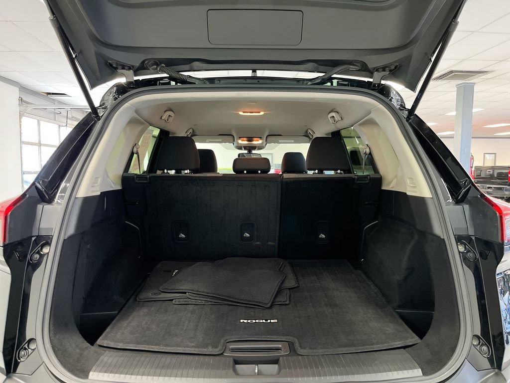 Used 2023 Nissan Rogue SV AWD/4WD image 11