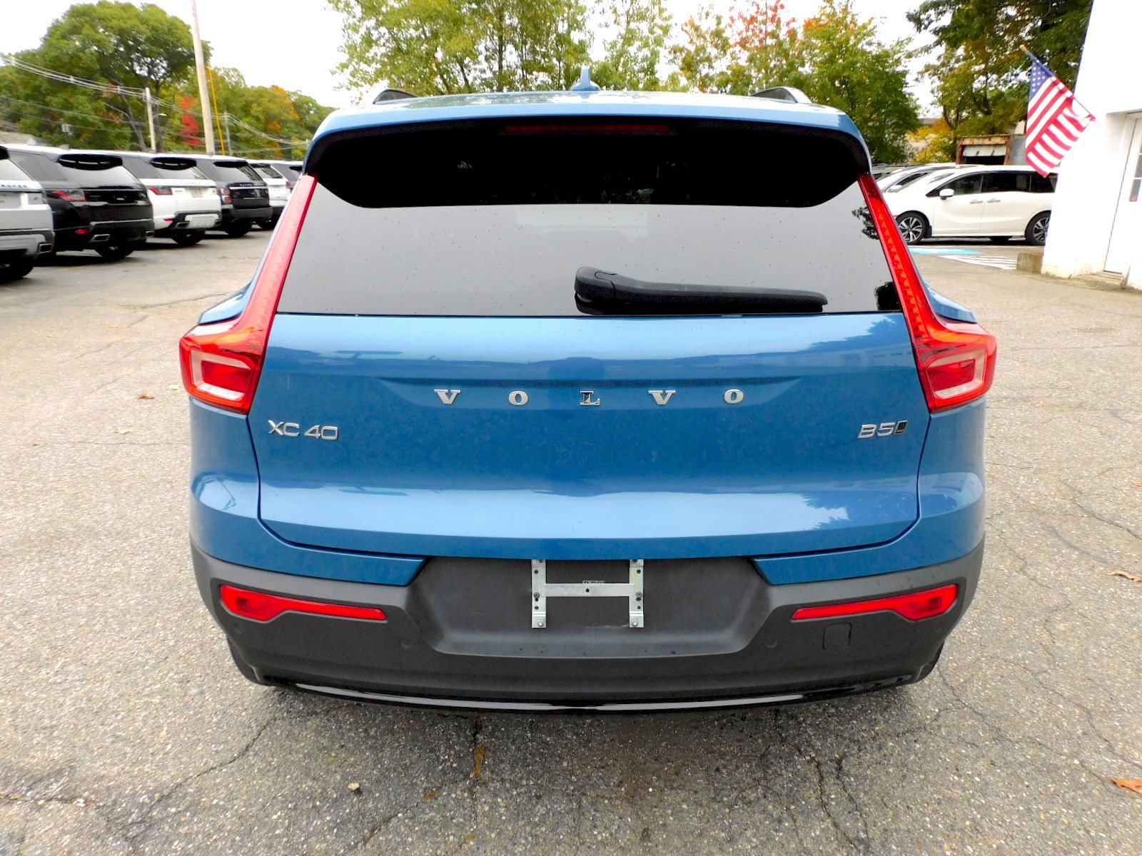 Used 2024 Volvo XC40 B5 Plus AWD/4WD image 4